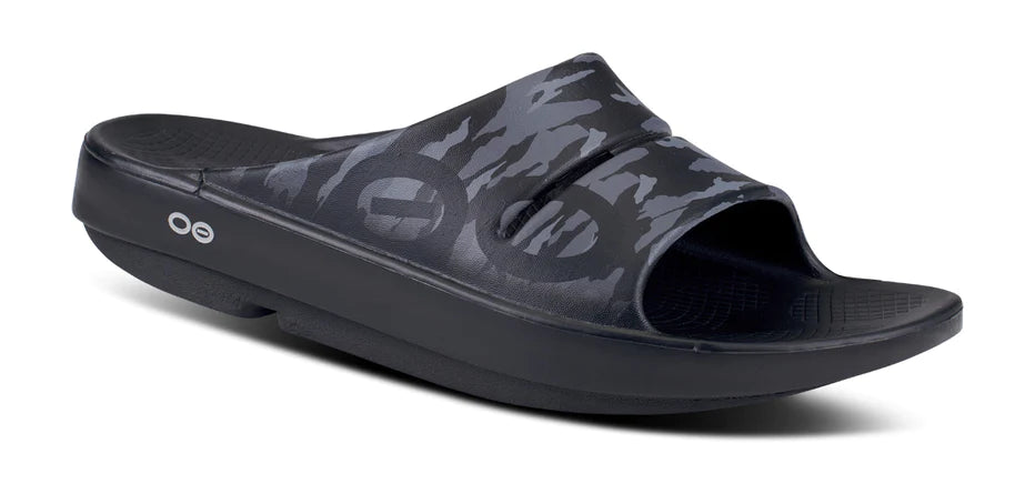 Oofos Ooahh Sport Slide. Black Camo print. Lateral view.