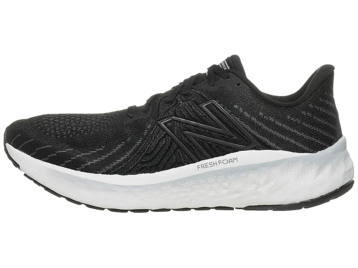 Men's New Balance Vongo V5. Black upper. White midsole. Lateral view.
