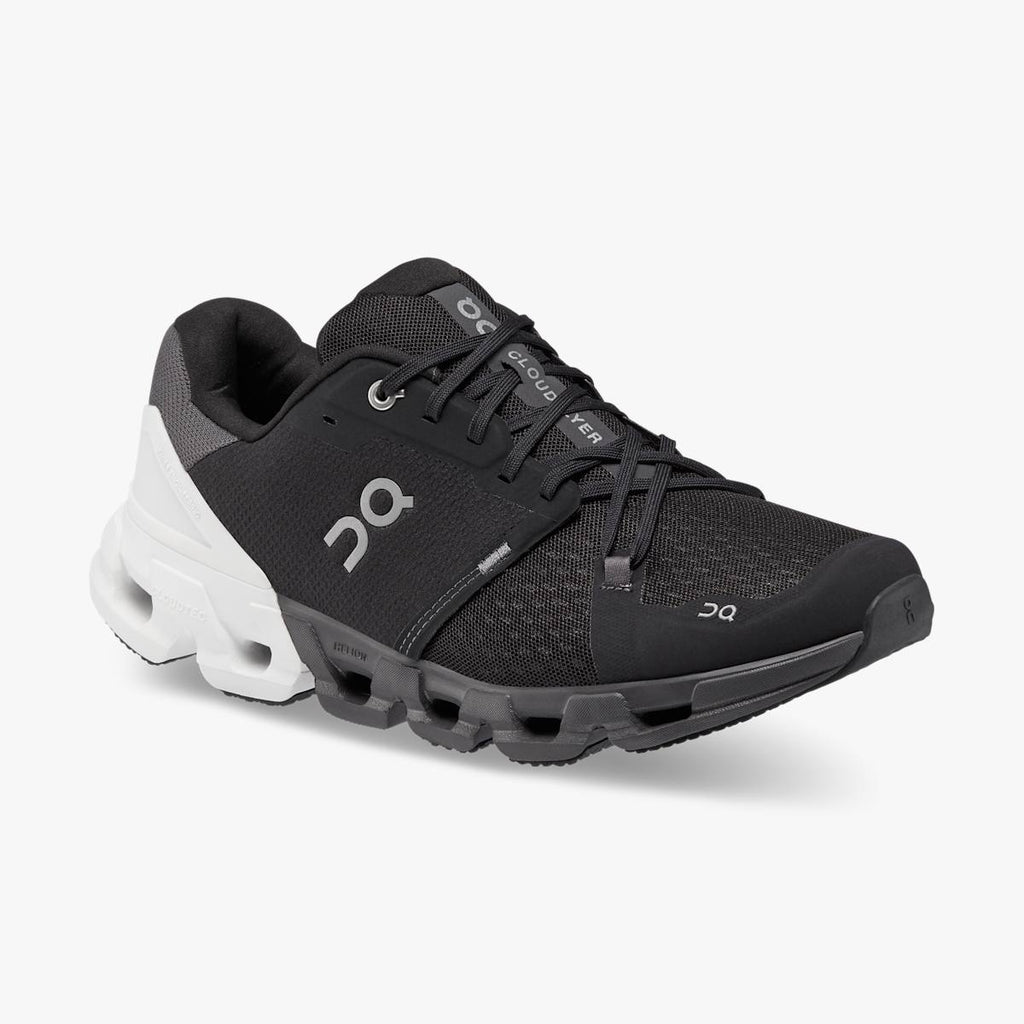 Men's On Cloudflyer 4. Black upper. Black midsole. Lateral view.
