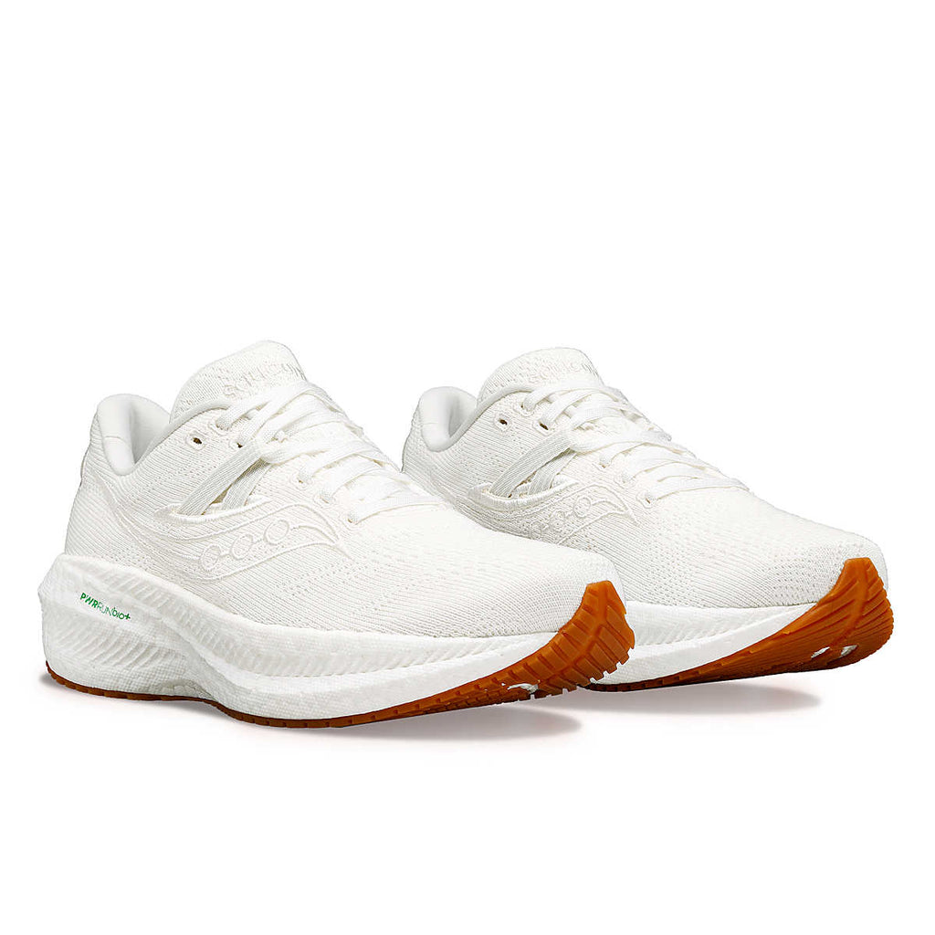 Mens Saucony Triumph RFG. White upper. White midsole. Angled Lateral view.