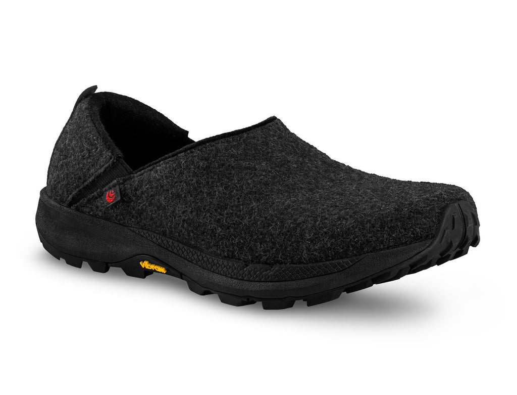 Men's Topo Athletic Rekovr 2. Dark grey upper. Black midsole. Lateral view.