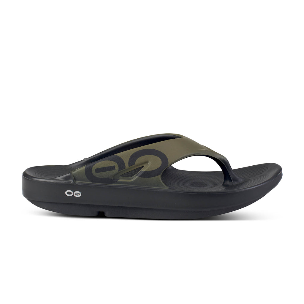 Oofos Ooriginal Sport Sandal. Green/Black Camo. Lateral view.
