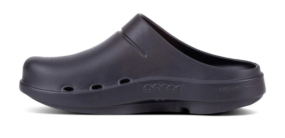 Oofos Oocloog. Black. Medial view.