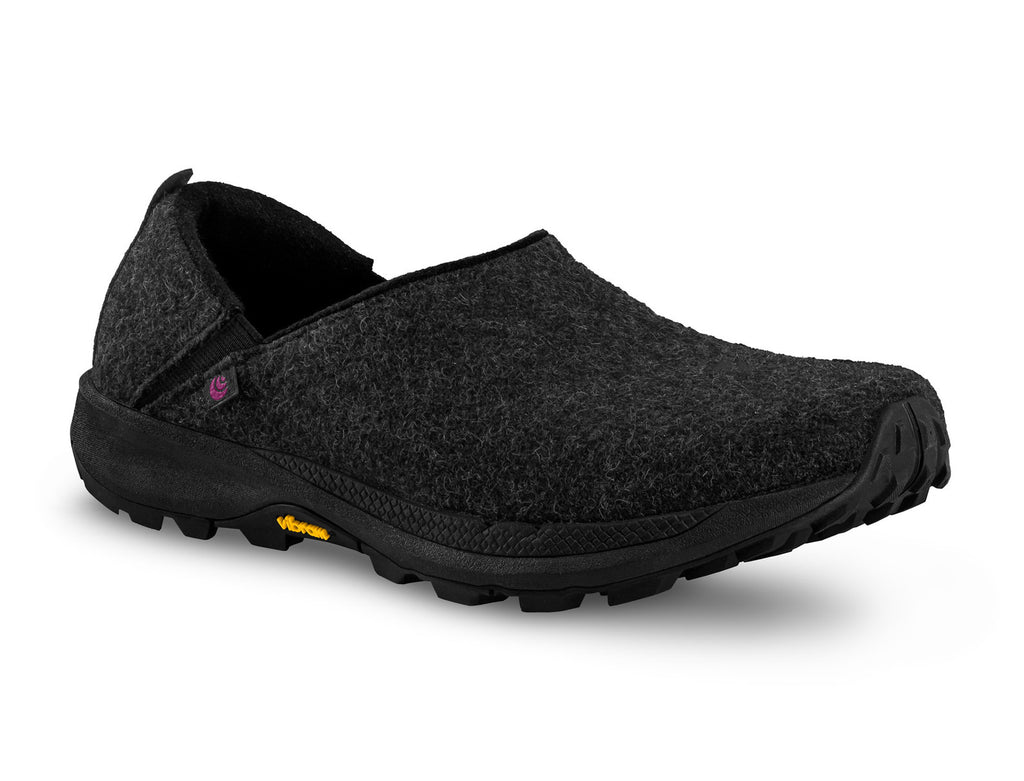 Women's Topo Athletic Rekovr 2. Dark grey upper. Black midsole. Lateral view.