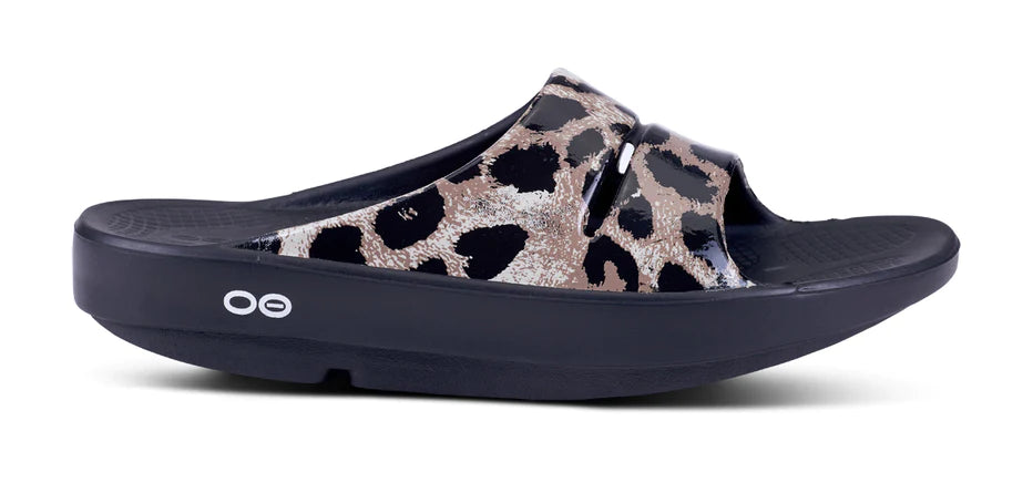 Oofos. Ooahh Limited. Cheetah Print. Lateral view.