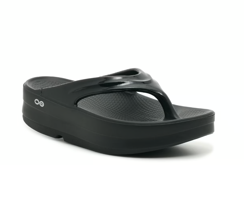 Oofos OOmega Oolala Sandal. Black. Lateral view.