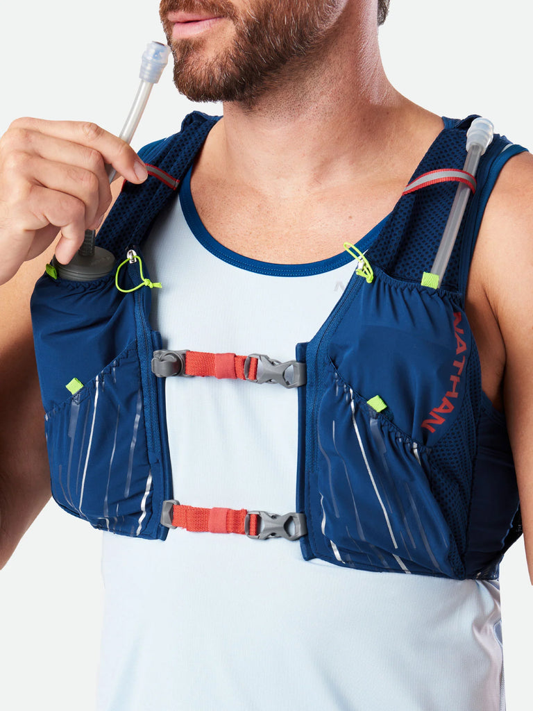 Unisex Nathan Pinnacle 4L Hydration Vest. Blue.