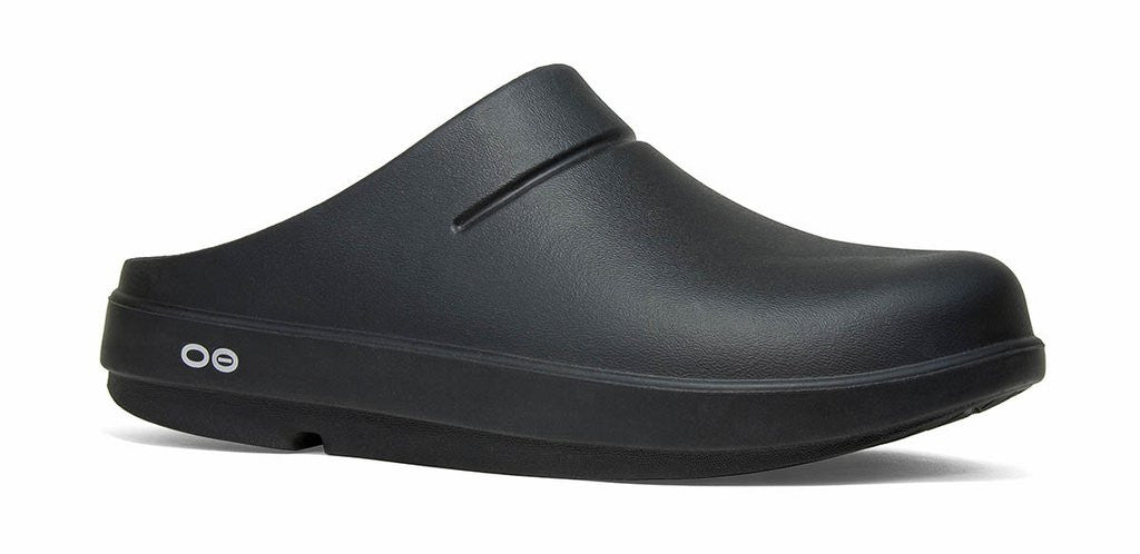 Oofos Oocloog. Black. Lateral view.